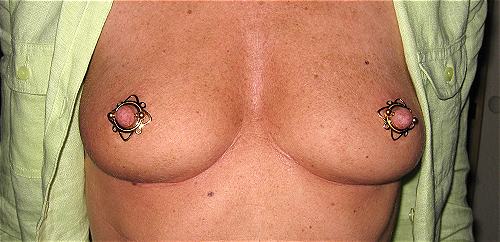 brustwarzen piercing. Brustwarzenpiercing in der